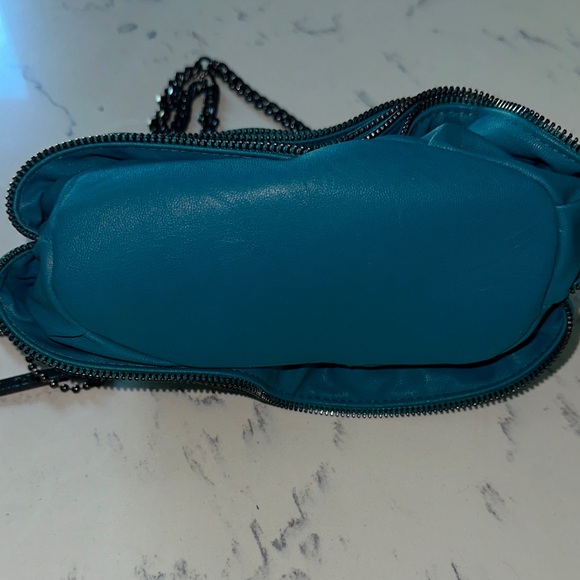 Cynthia Rowley Vintage Y2K Teal Turquoise Zipper Mini Purse with Long Chain - Picture 5 of 9
